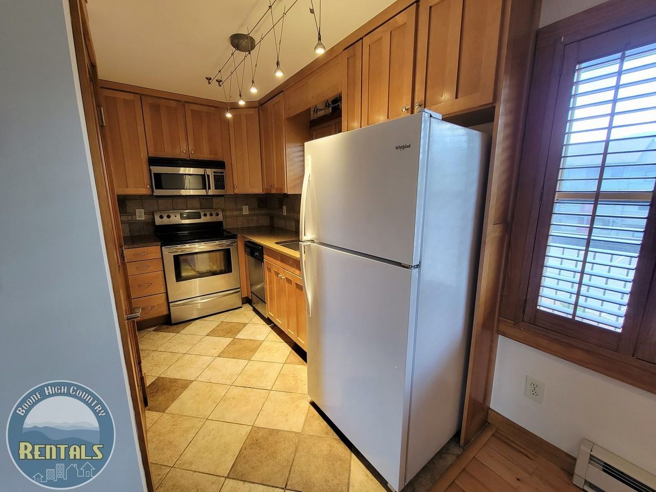 140 Faculty St - Photo 4 of 16