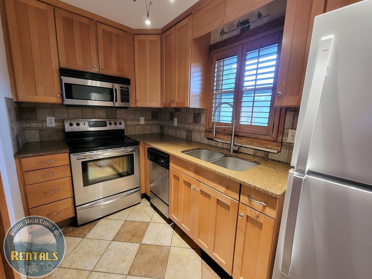 140 Faculty St - Photo 5 of 16