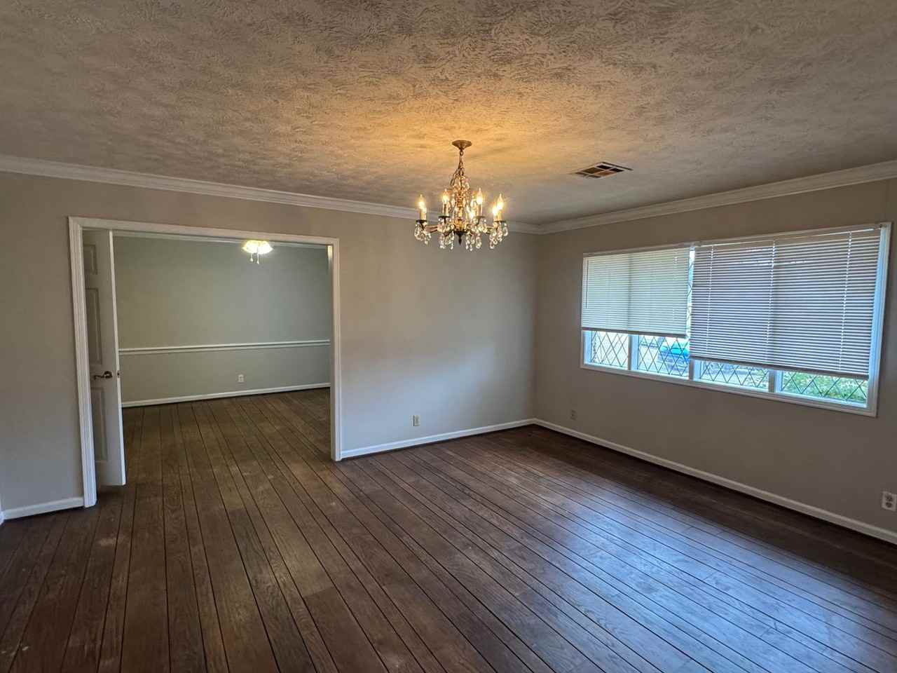 3580 Foxhall Dr - Photo 4 of 23