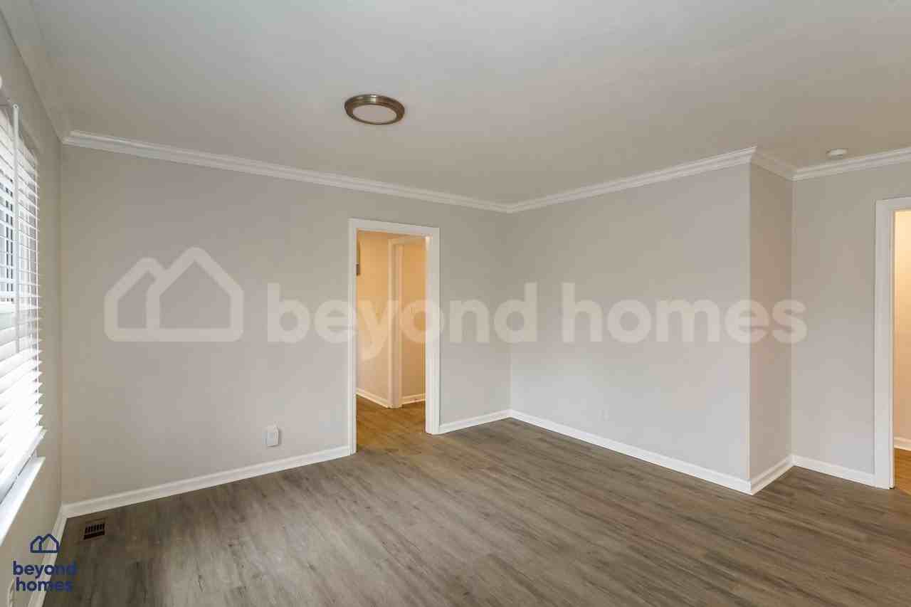 916 Julian Rd - Photo 7 of 19