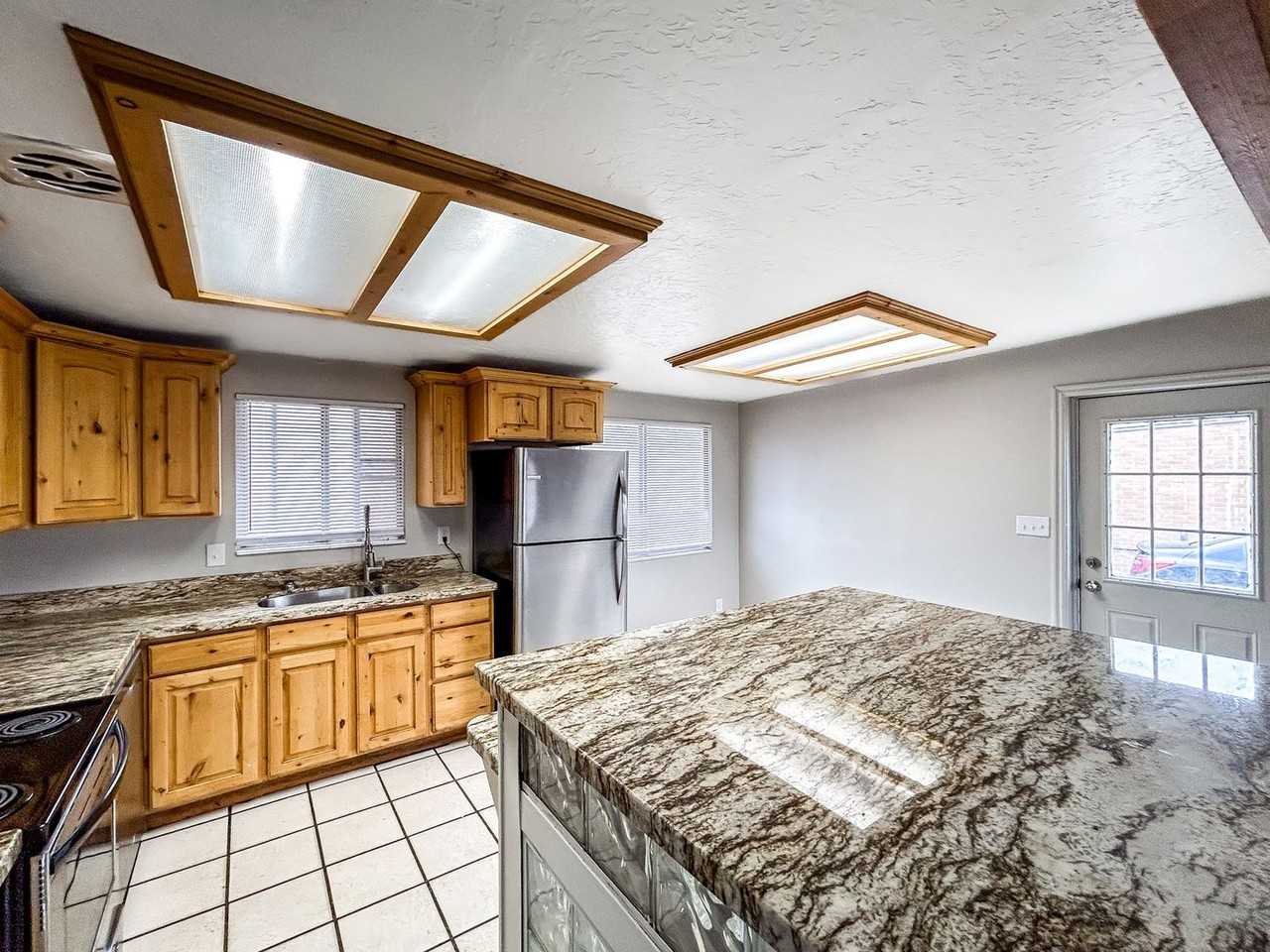 10175 S Amaryllis Dr - Photo 7 of 34