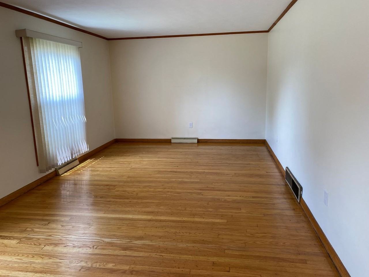 607 46th St - Photo 2 of 13