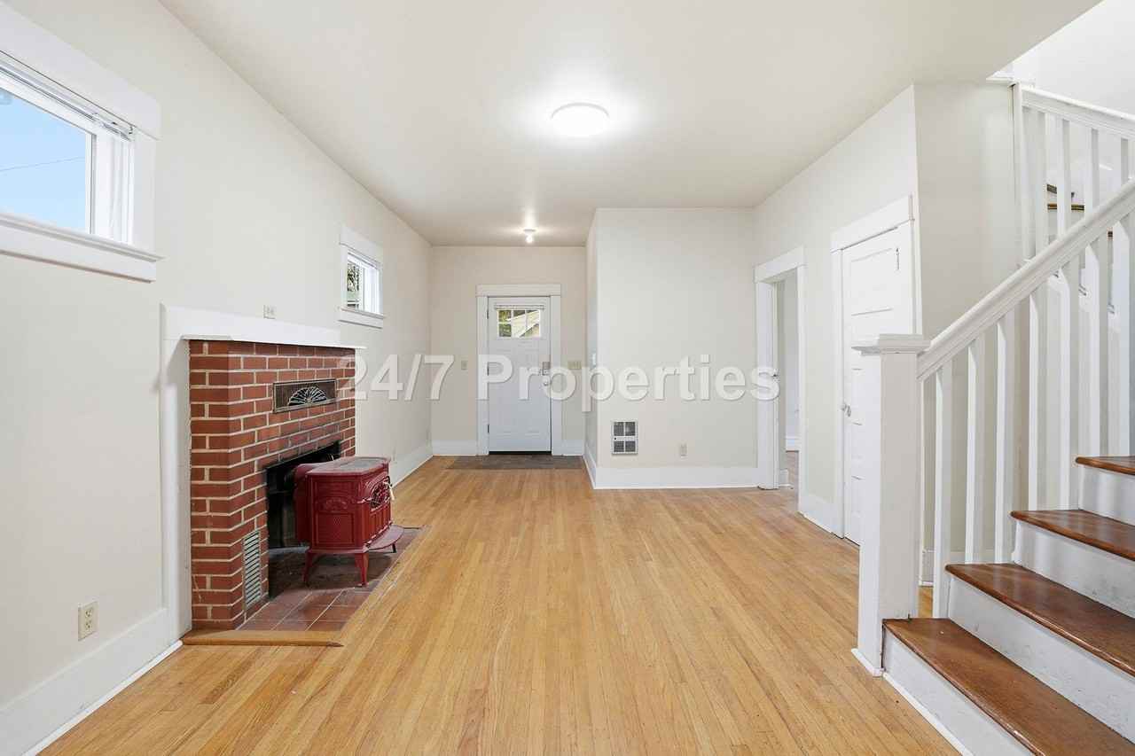 3320 Se 54th Ave - Photo 4 of 31