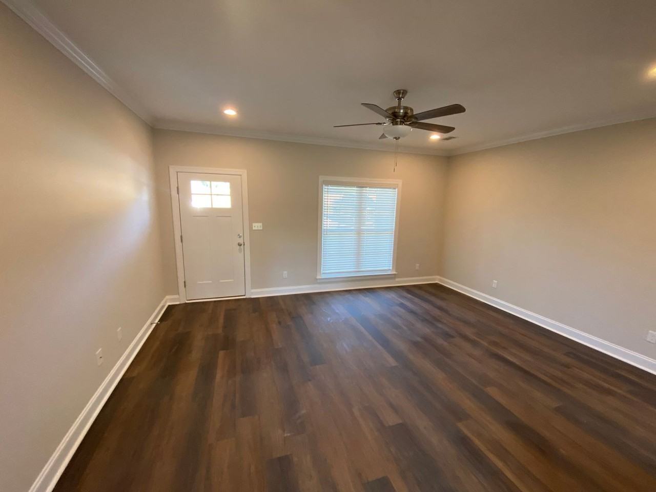 3430 Bellingham Ln - Photo 2 of 14