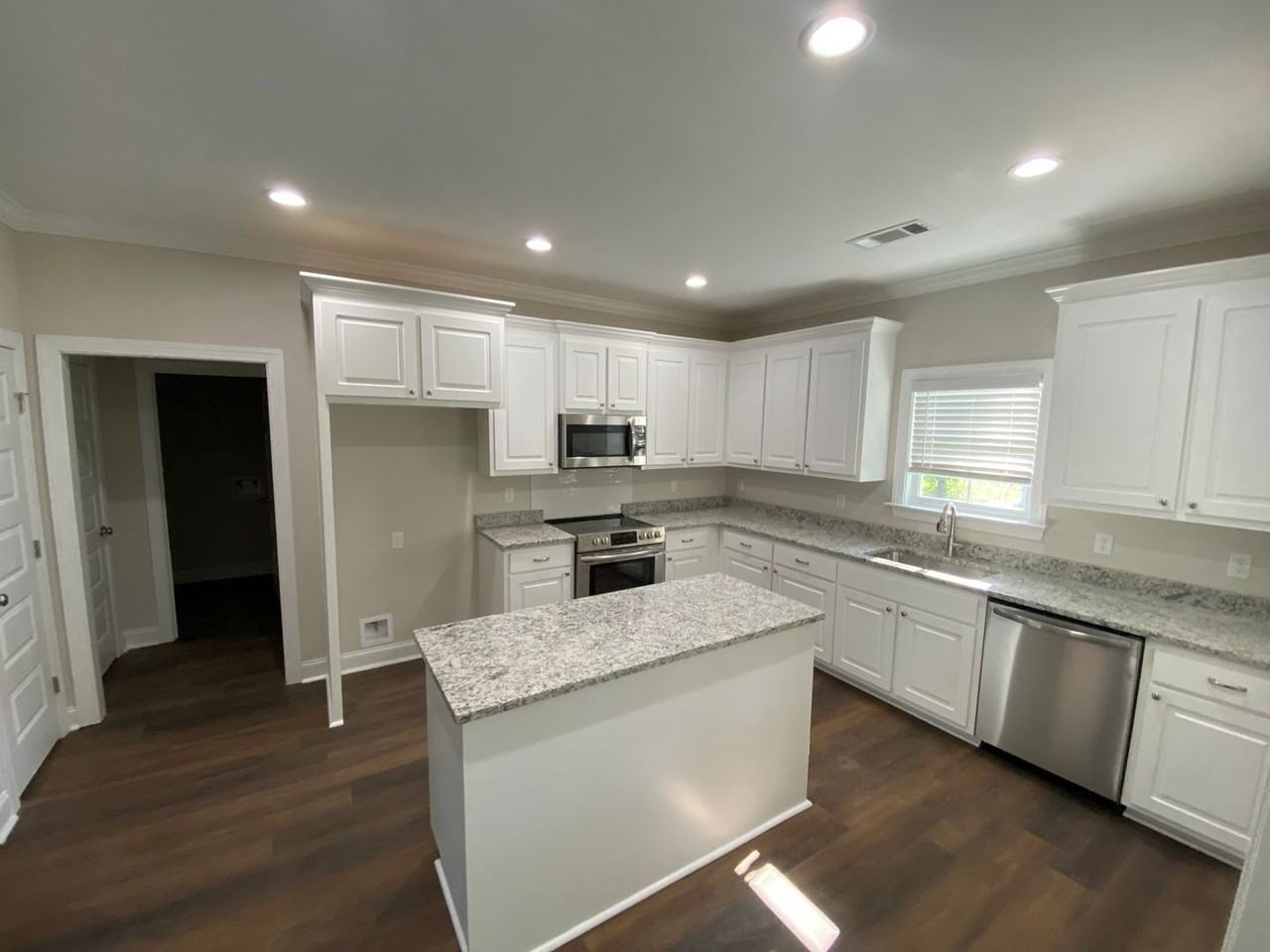 3430 Bellingham Ln - Photo 3 of 14