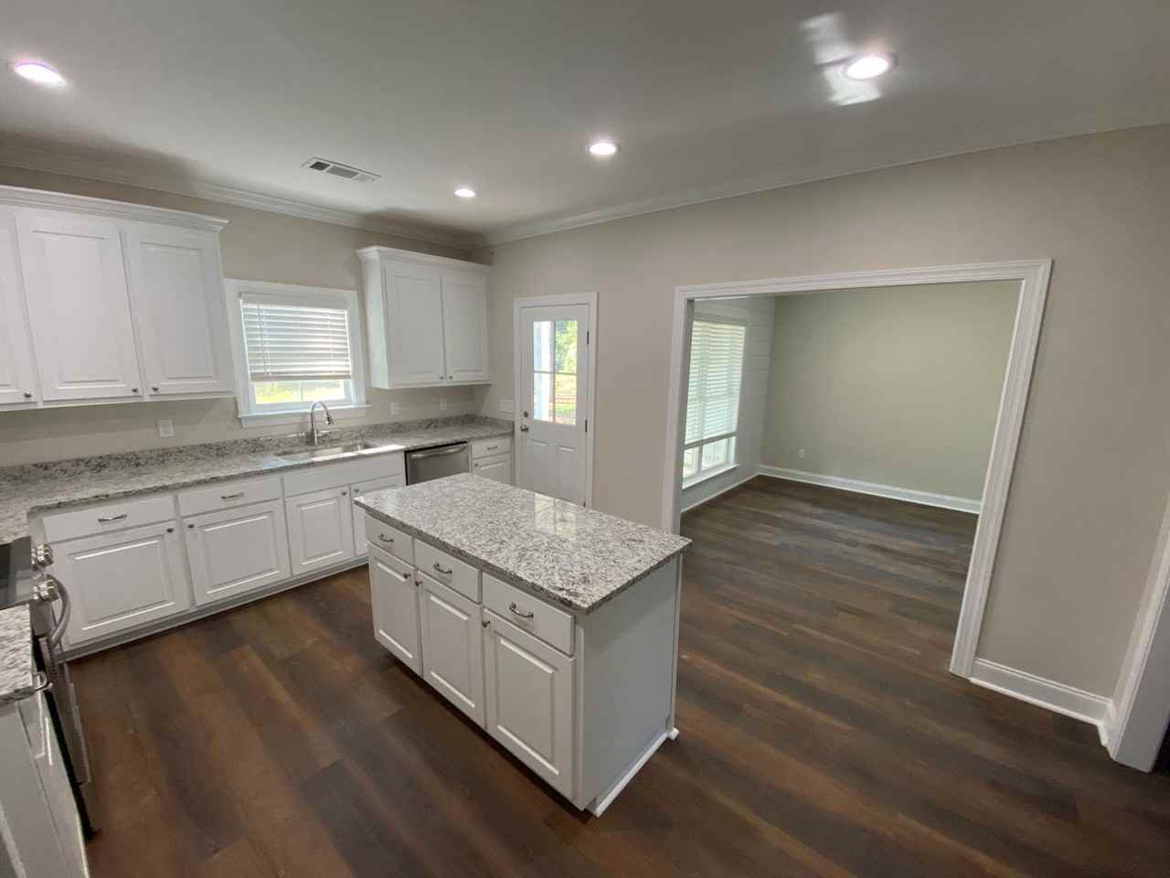 3430 Bellingham Ln - Photo 4 of 14