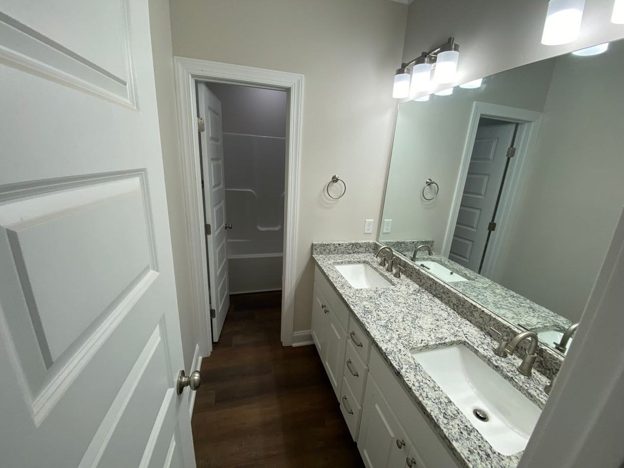 3430 Bellingham Ln - Photo 5 of 14