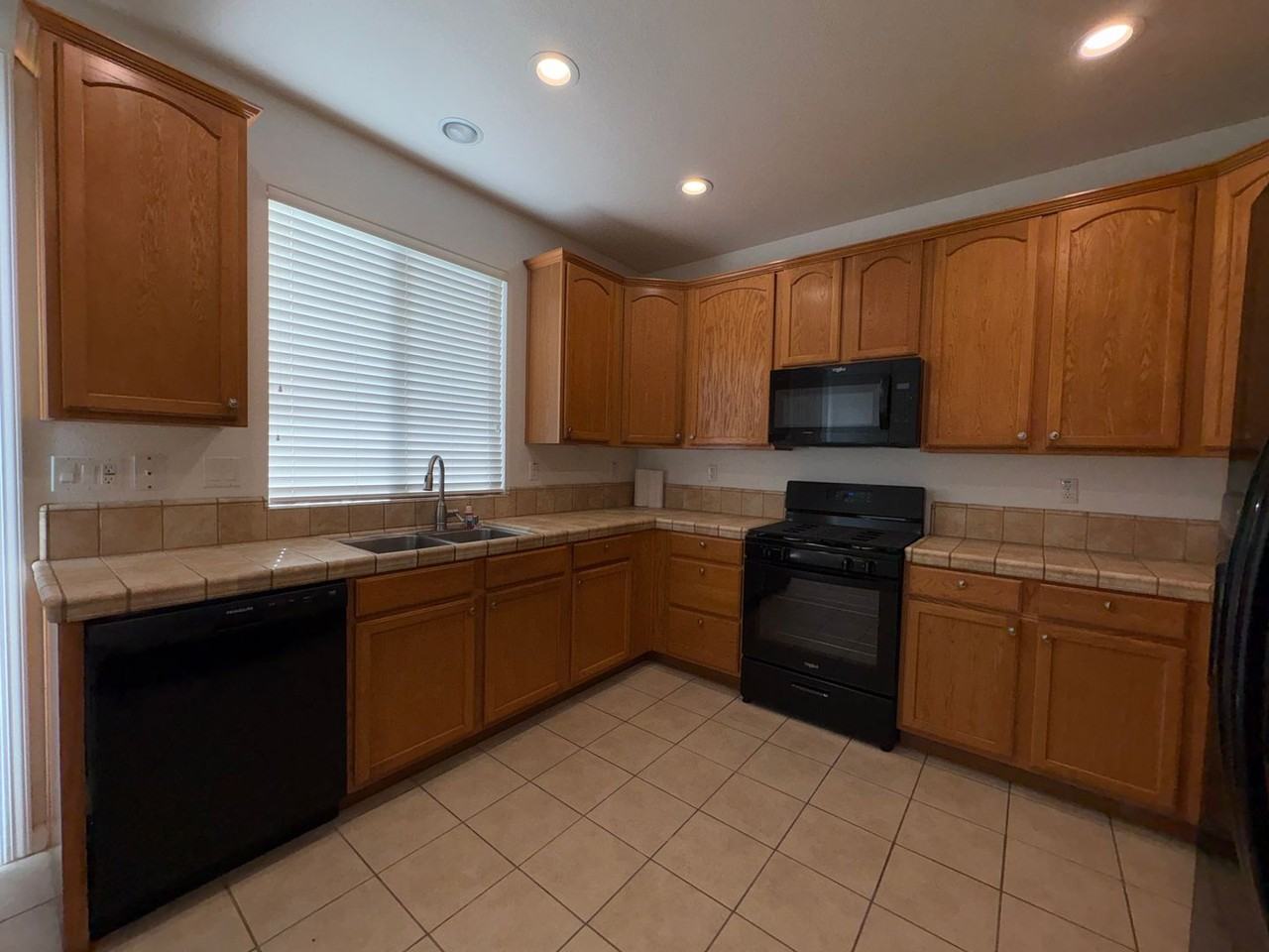 1628 Tucson Cir - Photo 4 of 17