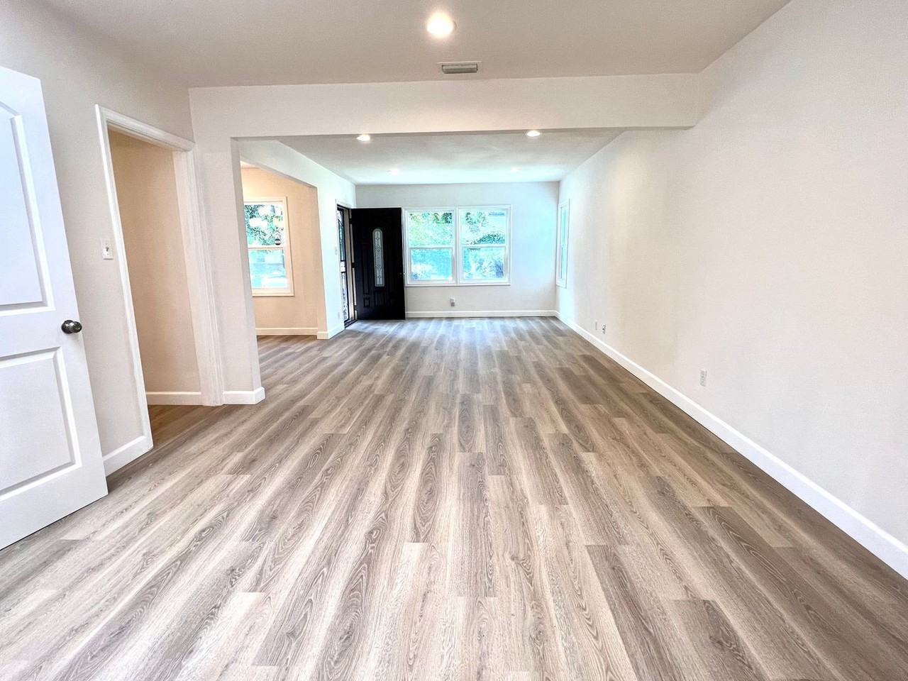 2756 Federal Ave - Photo 3 of 15