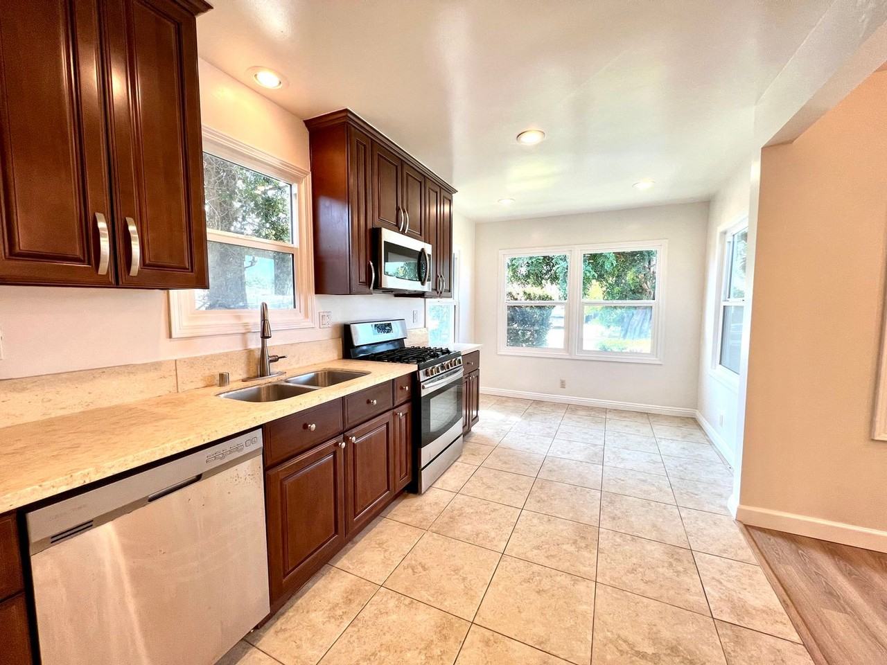 2756 Federal Ave - Photo 6 of 15