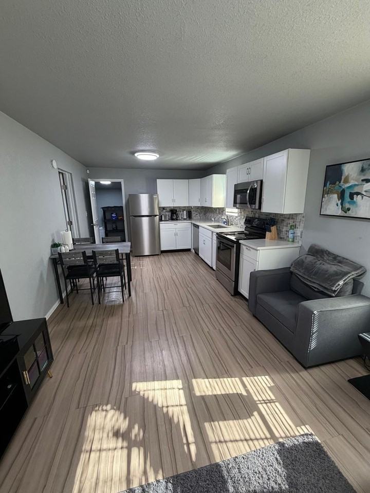 813 S Birmingham Ave - Photo 4 of 6