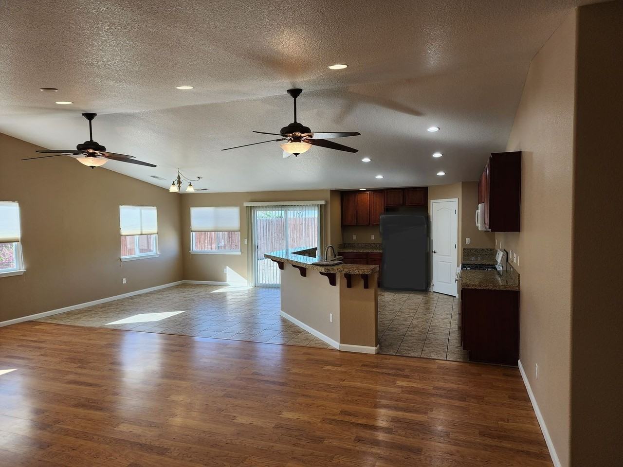 839 Laca St - Photo 7 of 32