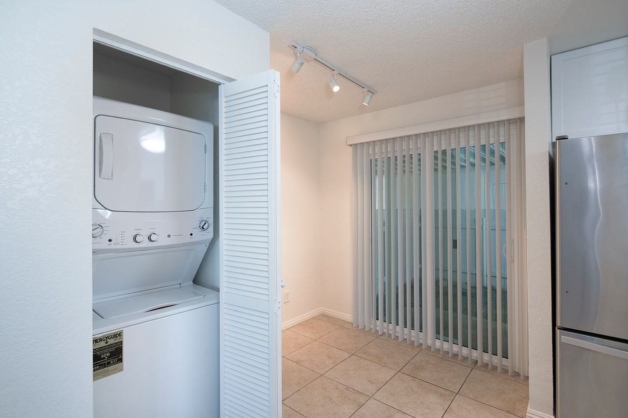 233 Elm Ave - Photo 3 of 19