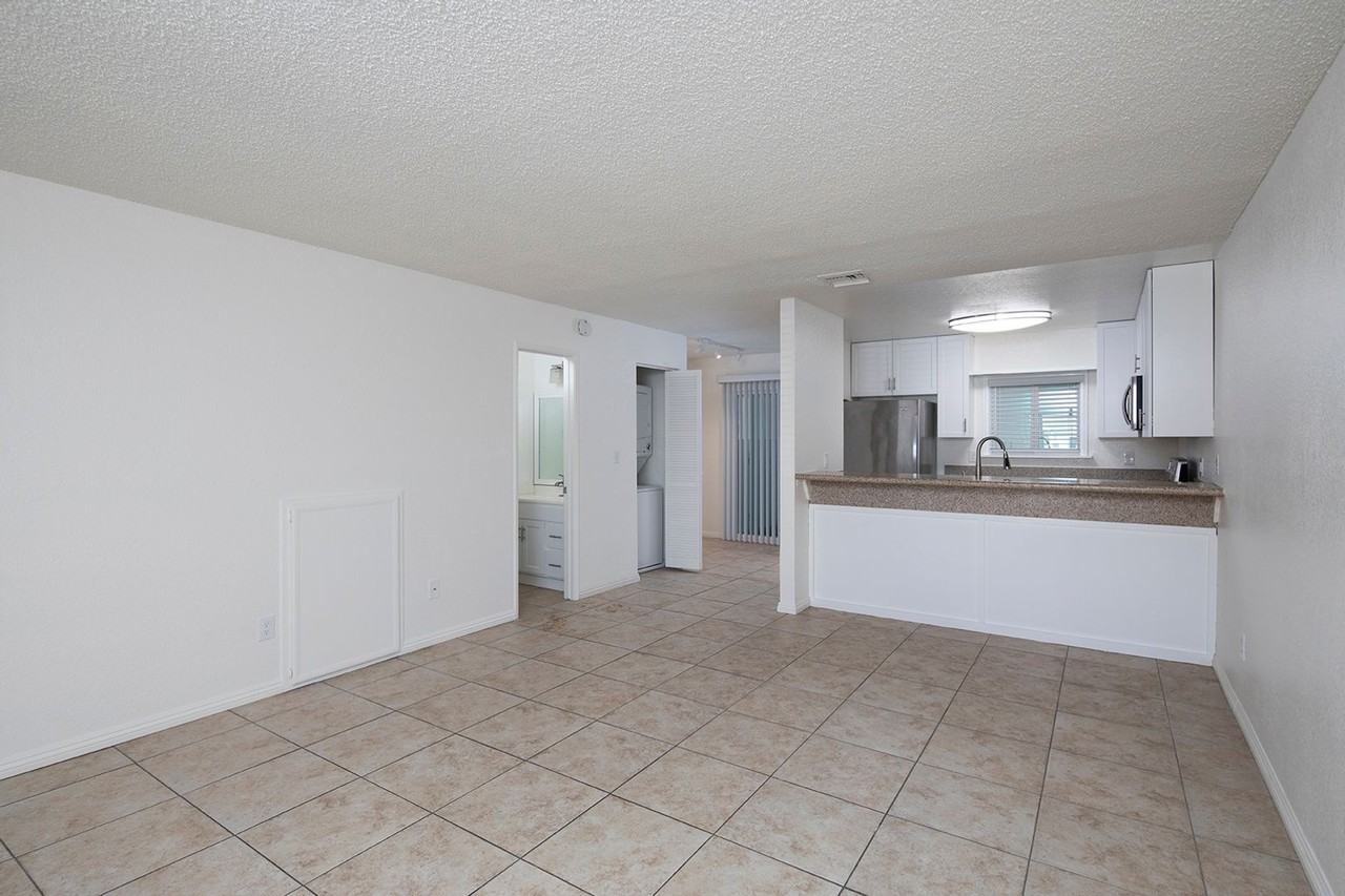 233 Elm Ave - Photo 5 of 19