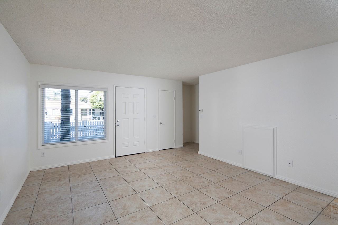 233 Elm Ave - Photo 6 of 19