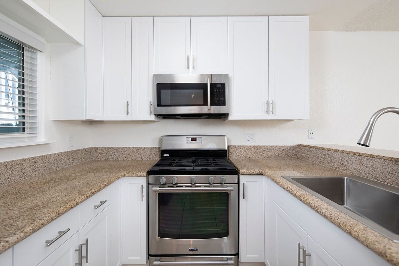 233 Elm Ave - Photo 7 of 19