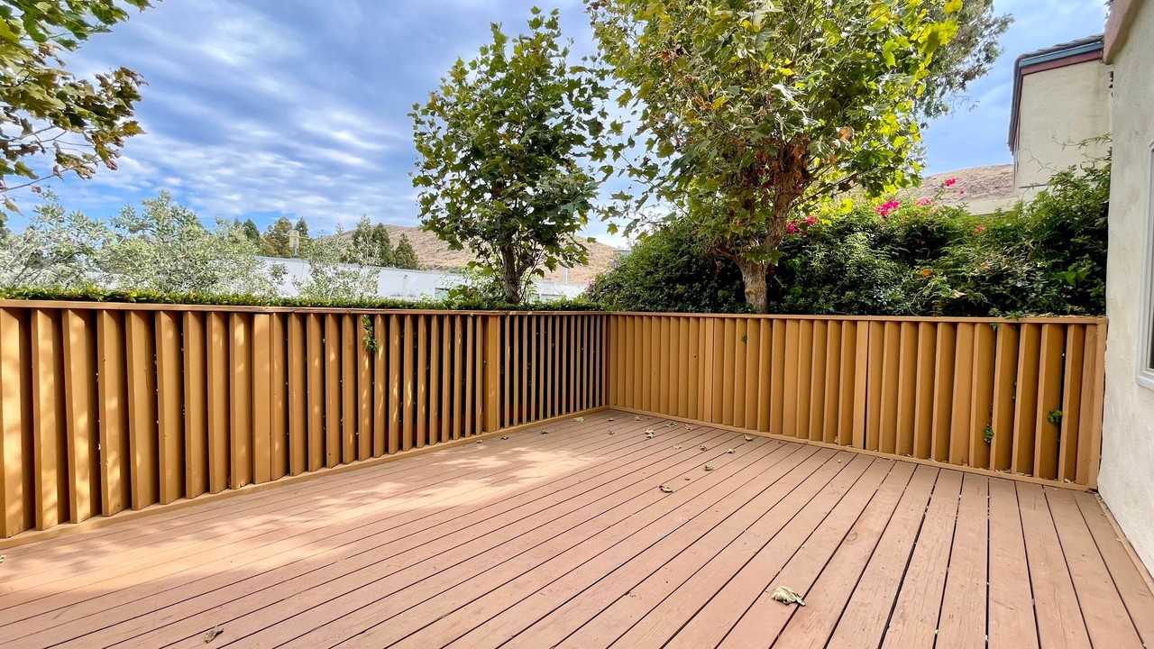 585 Bluerock Dr - Photo 7 of 22