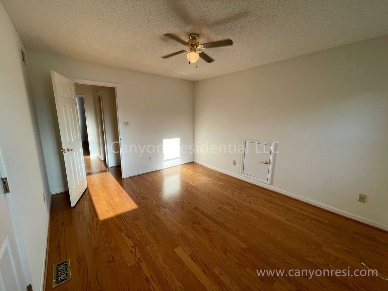 204 Creeksedge Ct - Photo 6 of 35