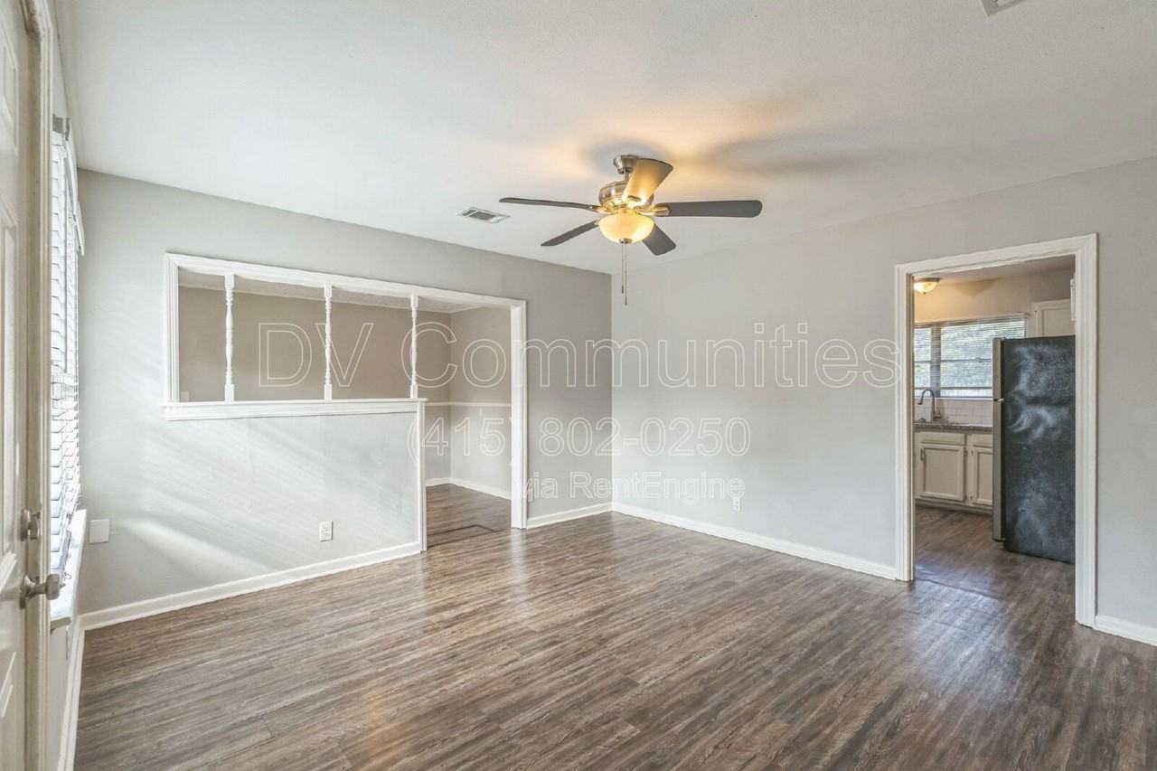 6419 Belarbor St - Photo 7 of 33
