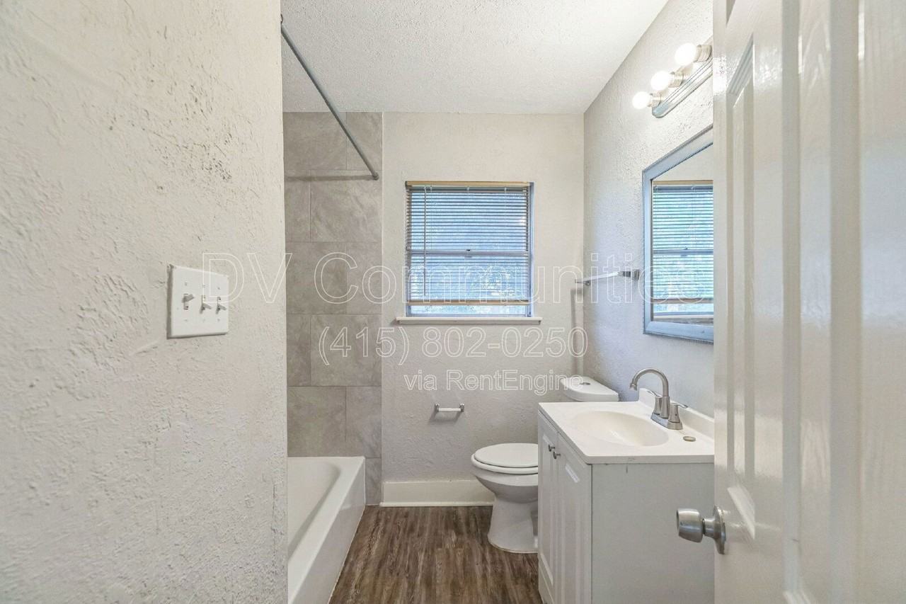 6419 Belarbor St - Photo 5 of 33