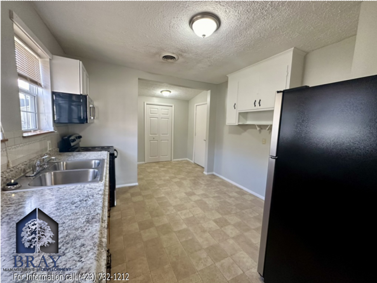 1353 Willow St - Photo 3 of 10