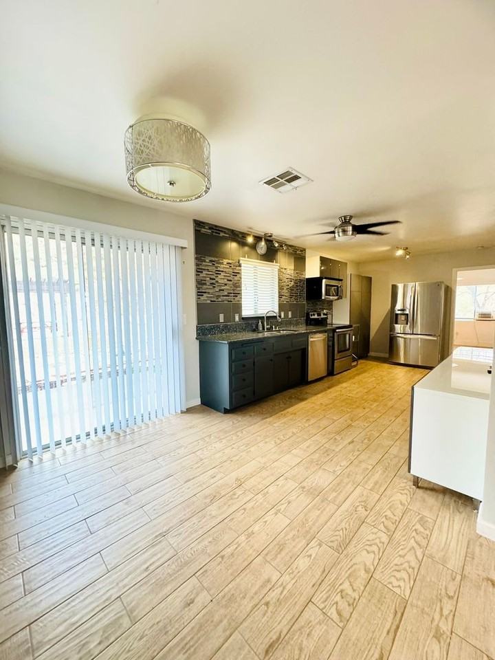 49140 Cedar Dr - Photo 3 of 24