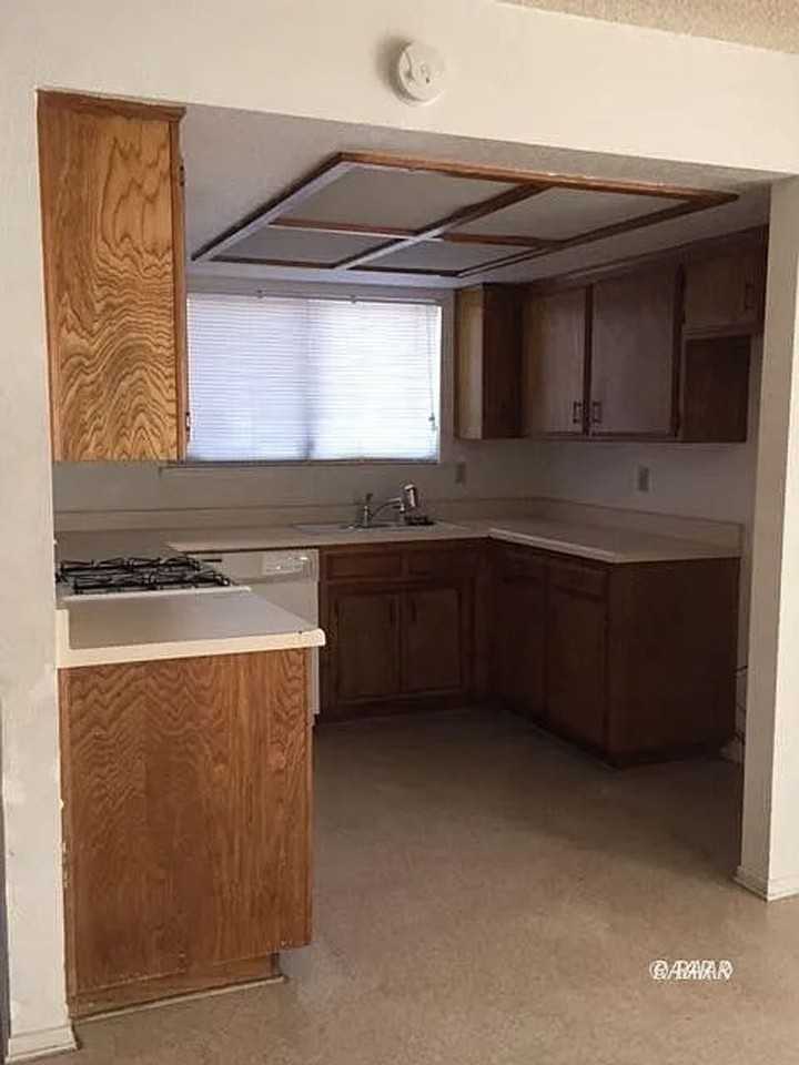 932 Kinnett Ave - Photo 4 of 10