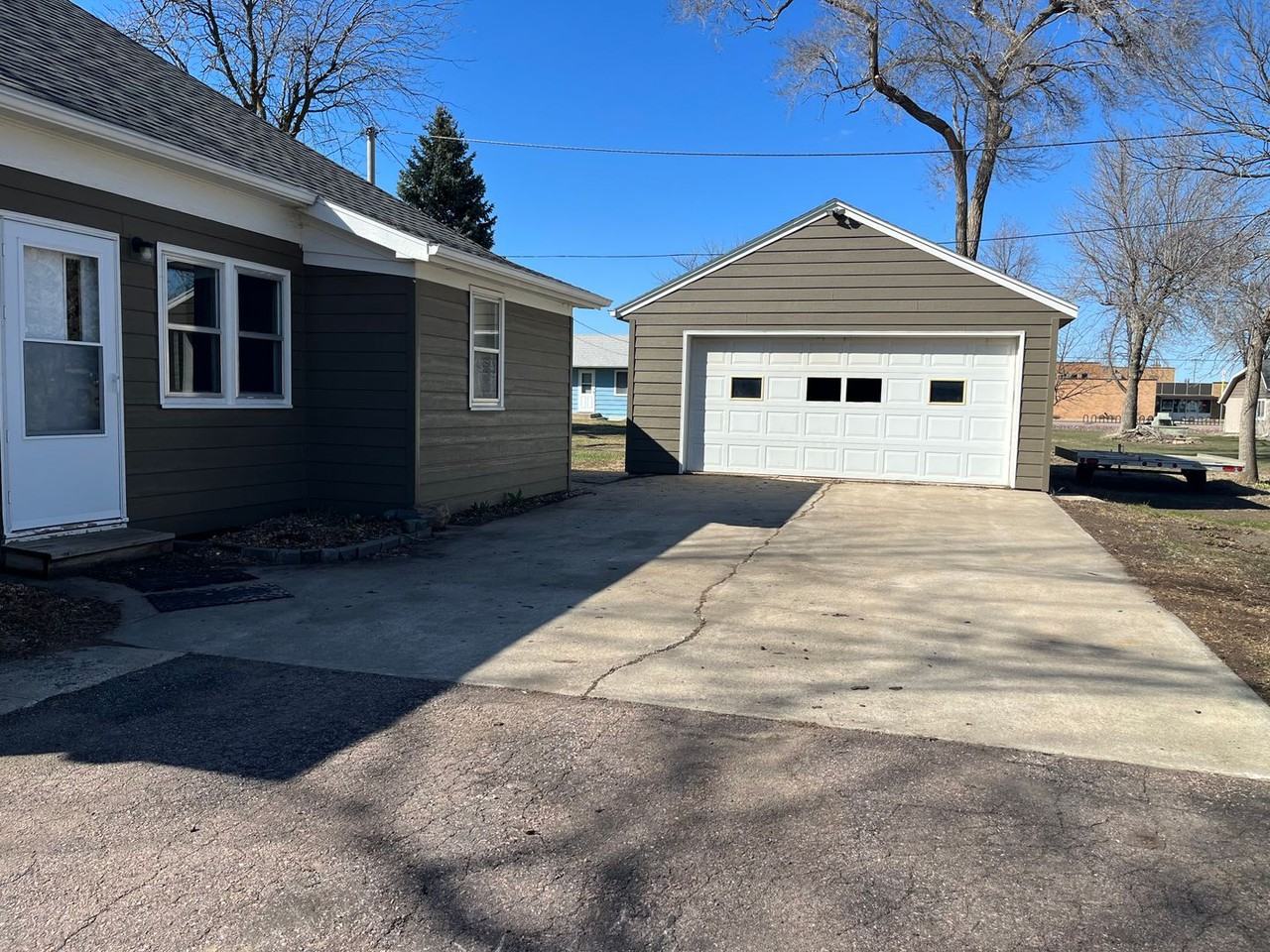 206 Main St - Photo 2 of 26