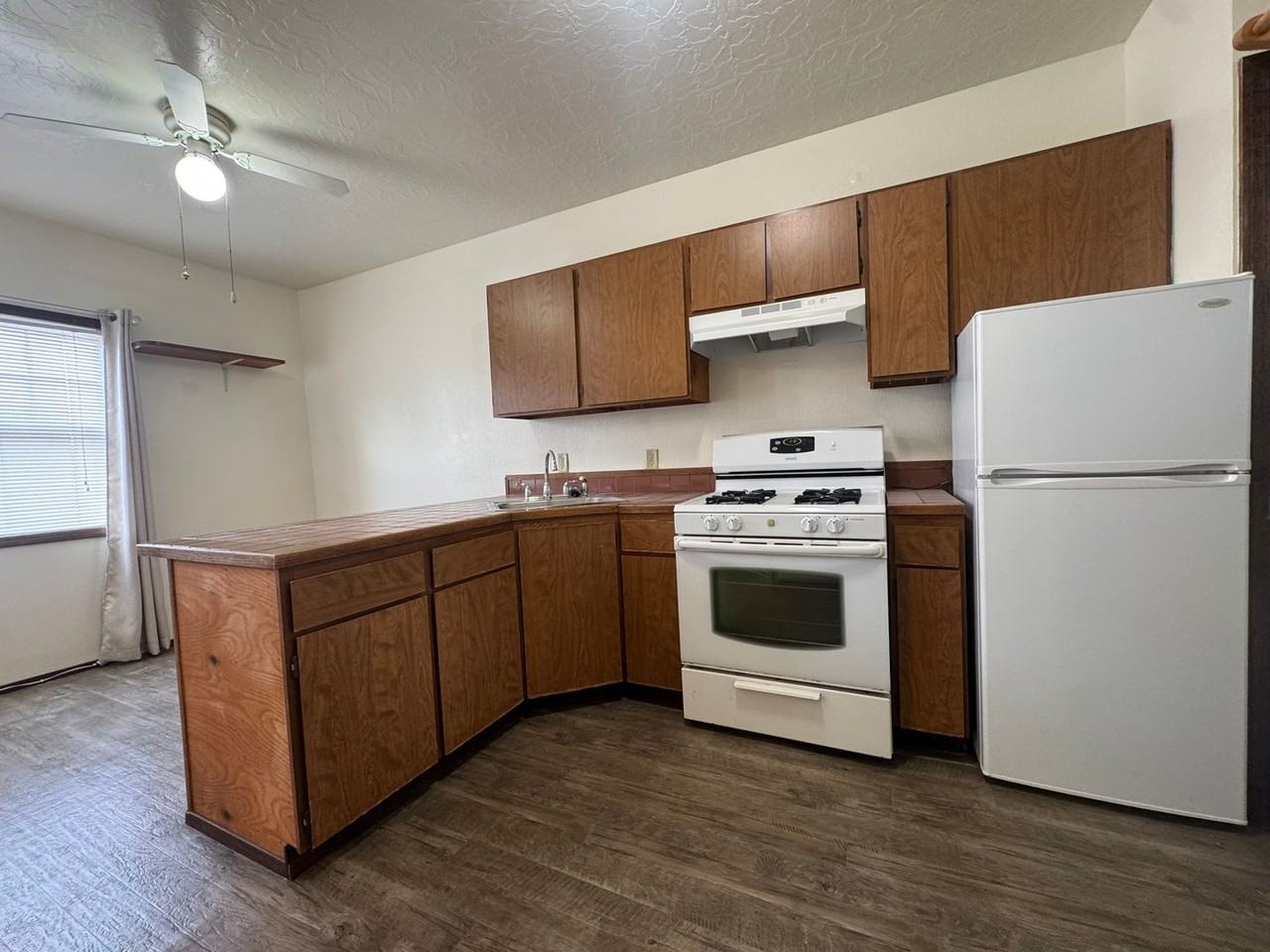 1301 6th St - Photo 2 of 10