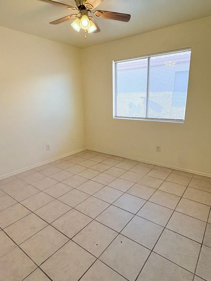 2800 W Simplicity Dr - Photo 2 of 25