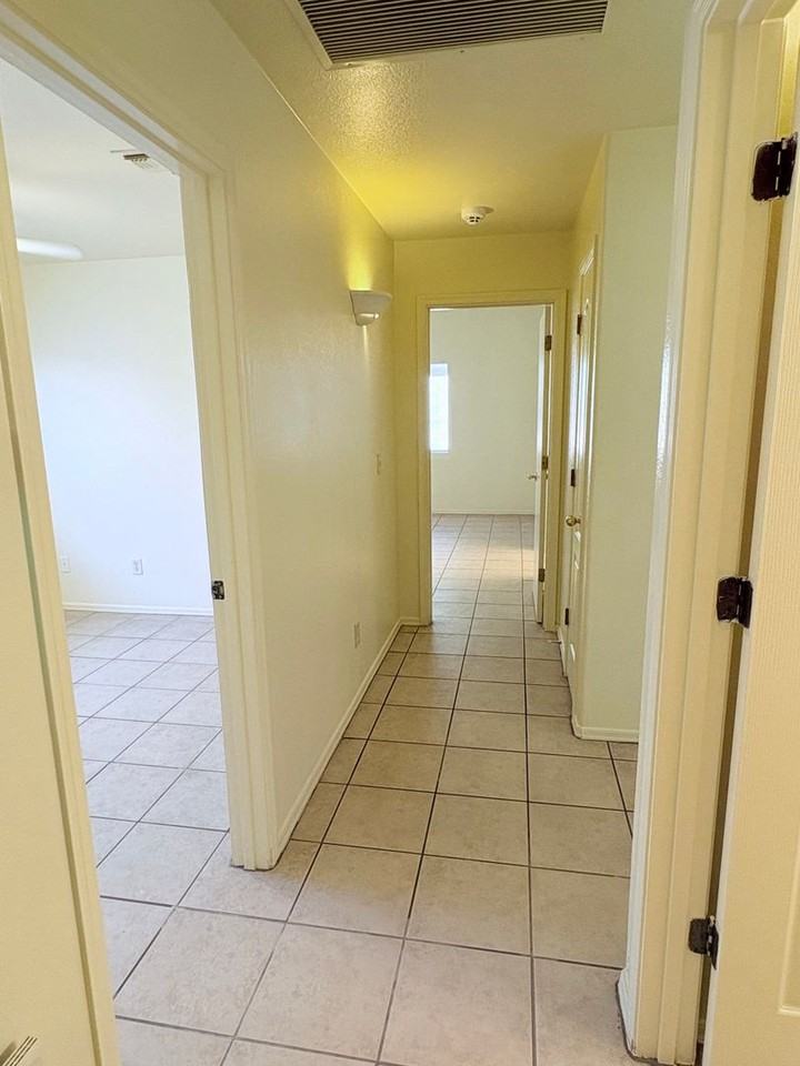 2800 W Simplicity Dr - Photo 6 of 25