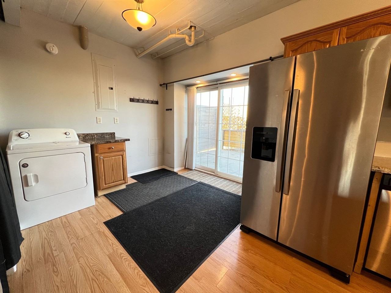 1421 Poplar Ave - Photo 2 of 46