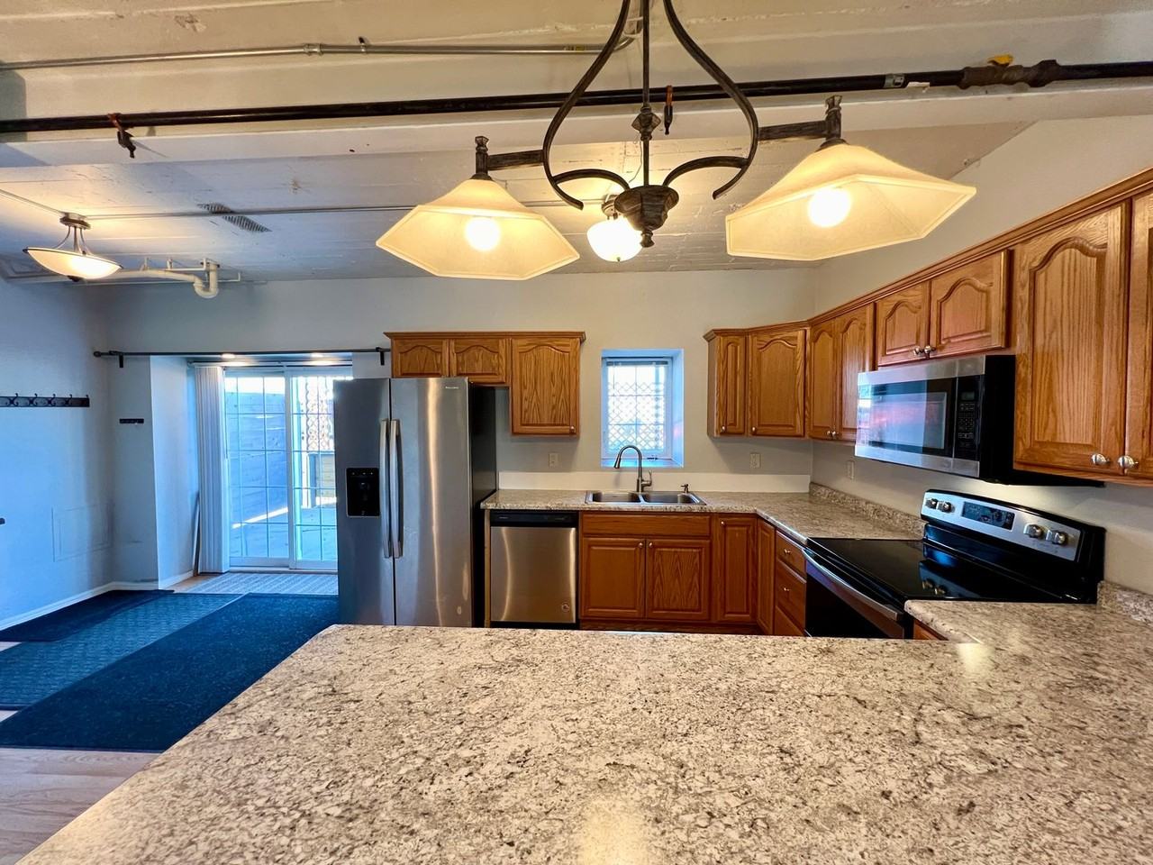 1421 Poplar Ave - Photo 4 of 46