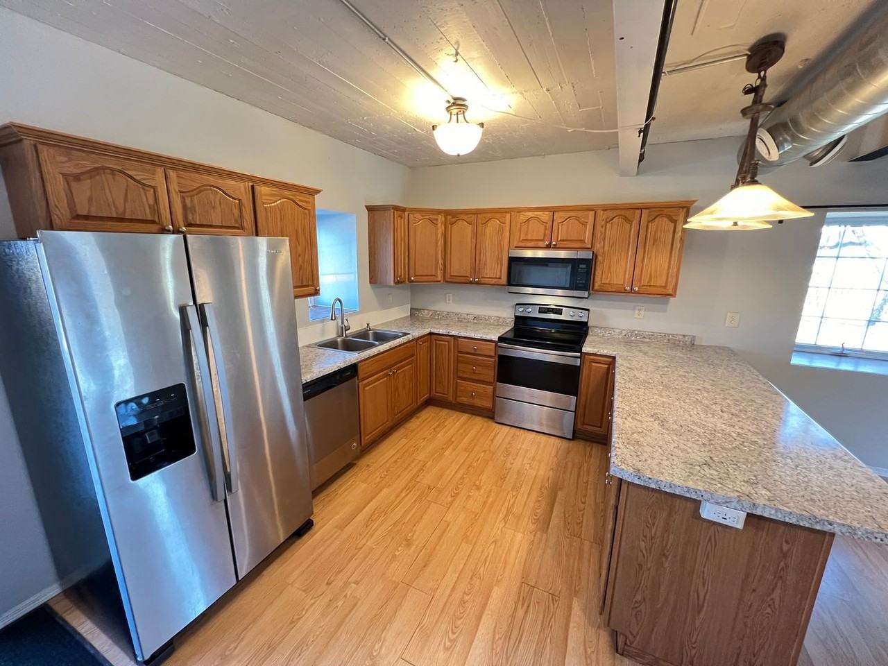 1421 Poplar Ave - Photo 5 of 46