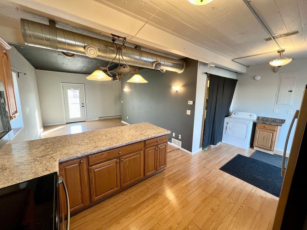 1421 Poplar Ave - Photo 7 of 46