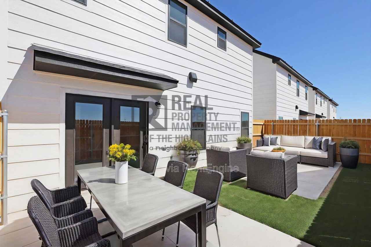 4720 Clive Ave - Photo 5 of 15