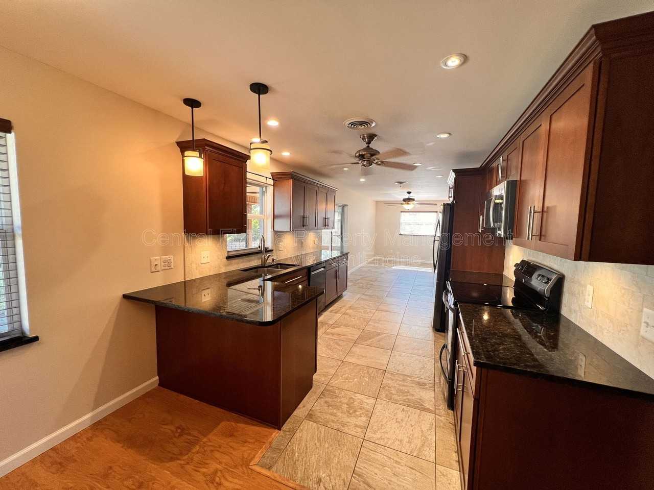 807 Morocco Ave - Photo 6 of 22