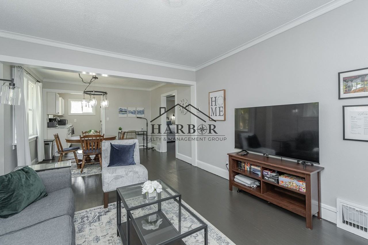 524 10th St Se - Photo 2 of 23