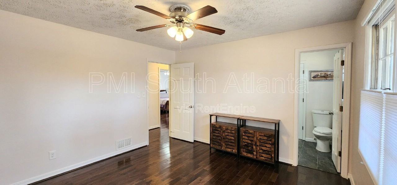 1240 Flat Rock Rd - Photo 7 of 29