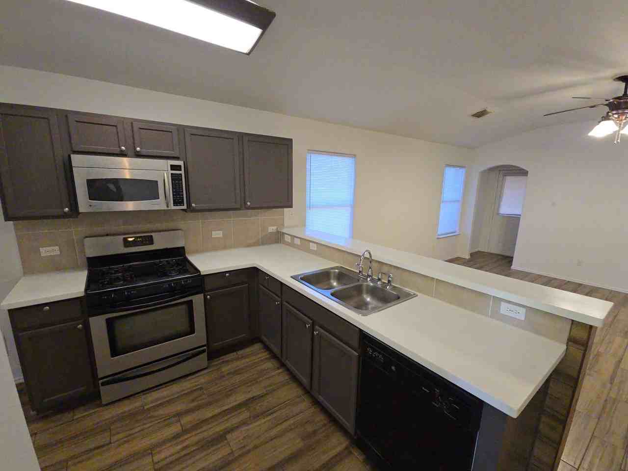 5006 Mill Creek Dr - Photo 3 of 31