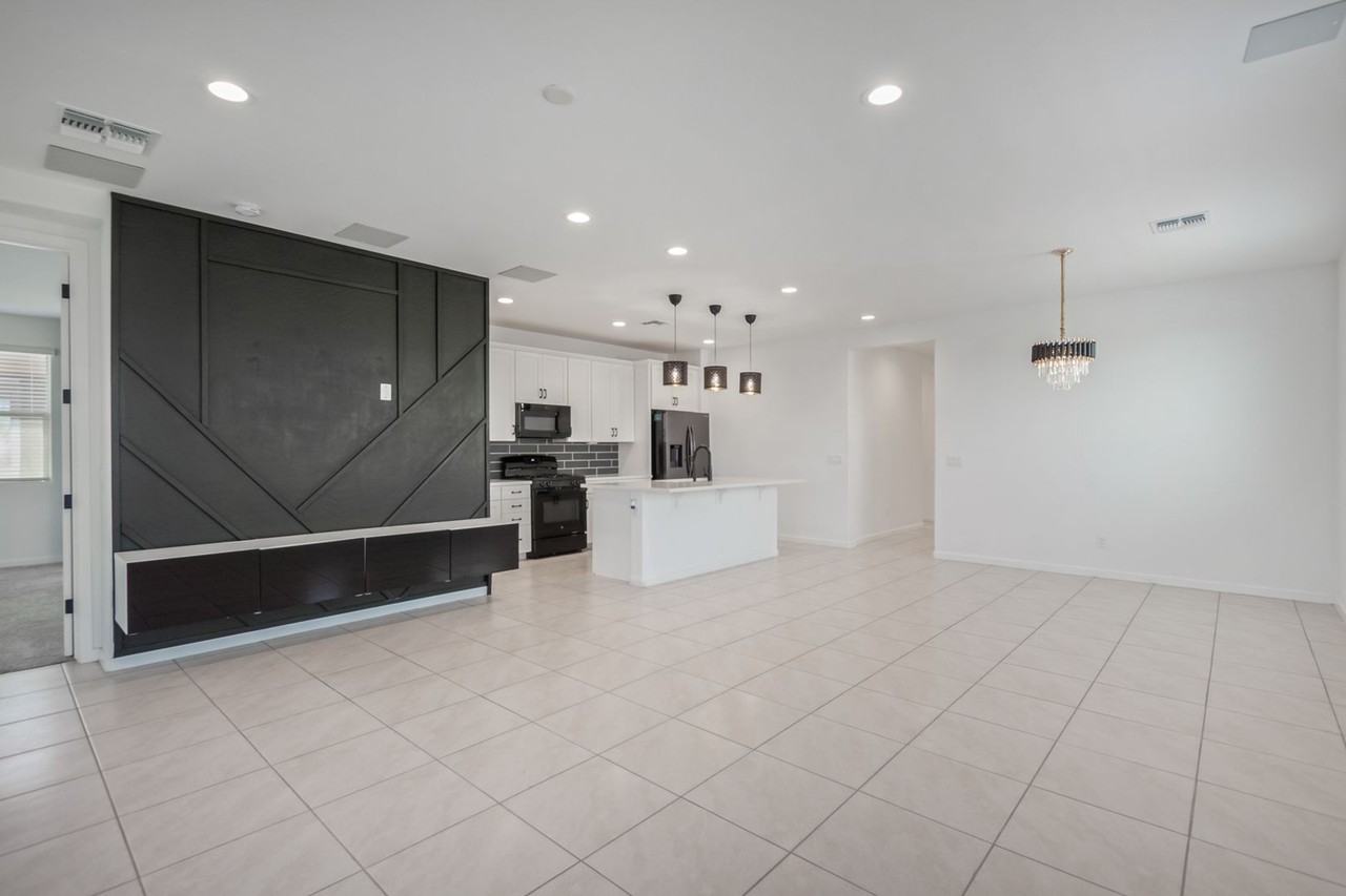 4345 N 196th Ave - Photo 6 of 34