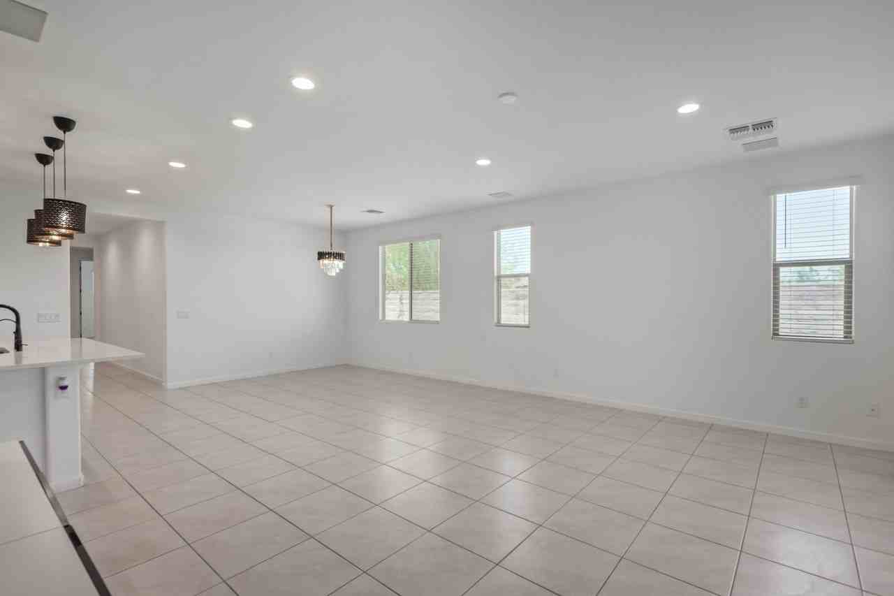 4345 N 196th Ave - Photo 7 of 34