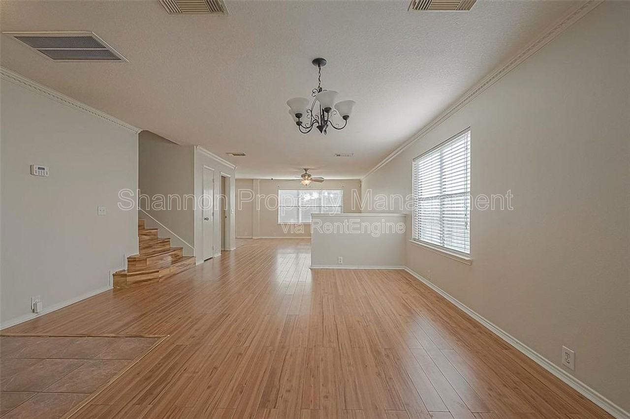 6835 Brighton Hill Ln - Photo 7 of 31