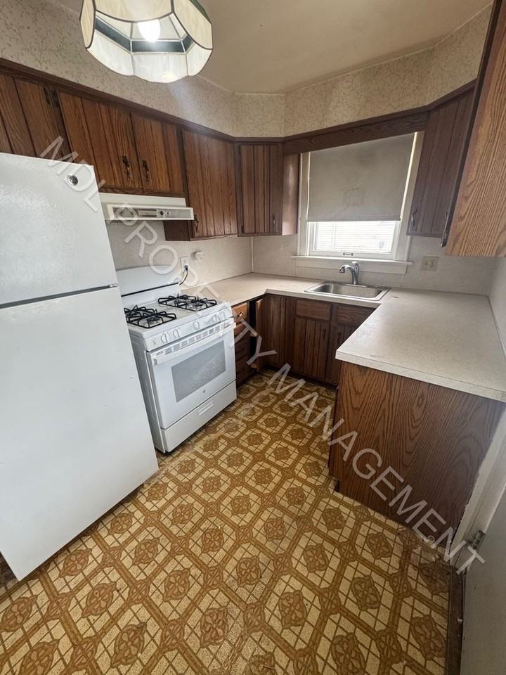 909 Mackinaw St - Photo 3 of 14