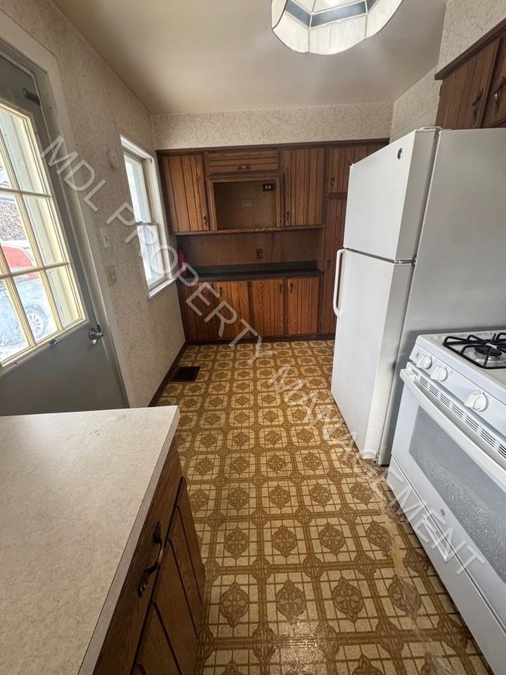 909 Mackinaw St - Photo 4 of 14