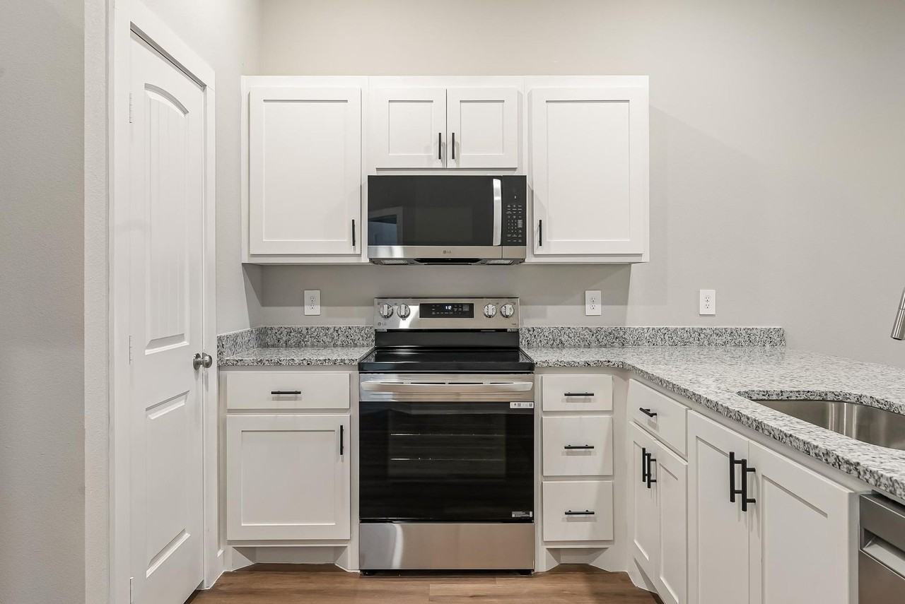 9500 Spirit Ave - Photo 5 of 36