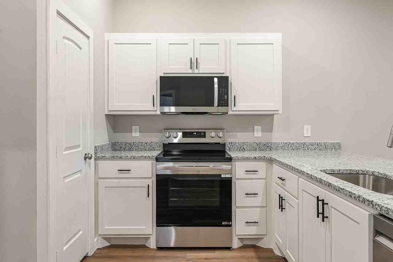 9512 Spirit Ave - Photo 4 of 35