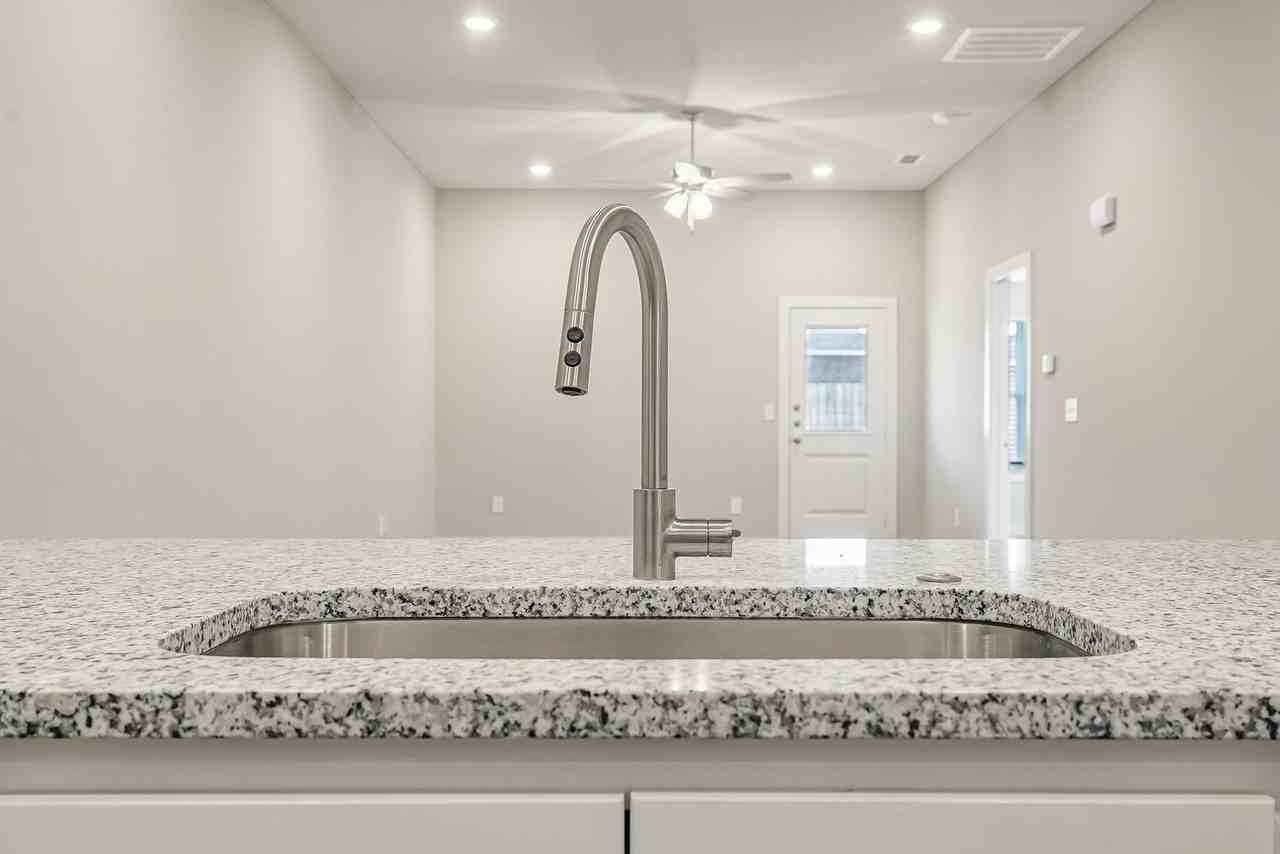 9512 Spirit Ave - Photo 6 of 35