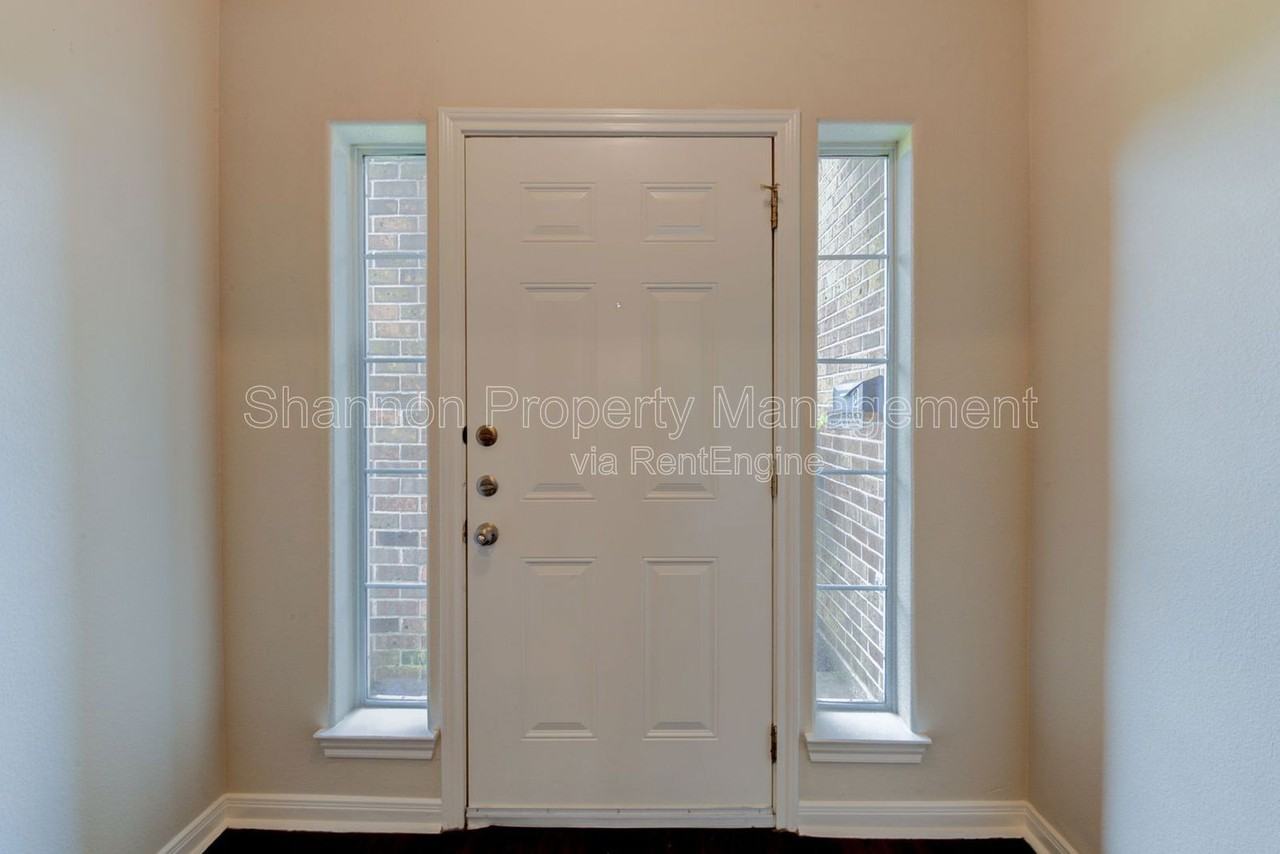 9606 Ashville Dr #B - Photo 3 of 21