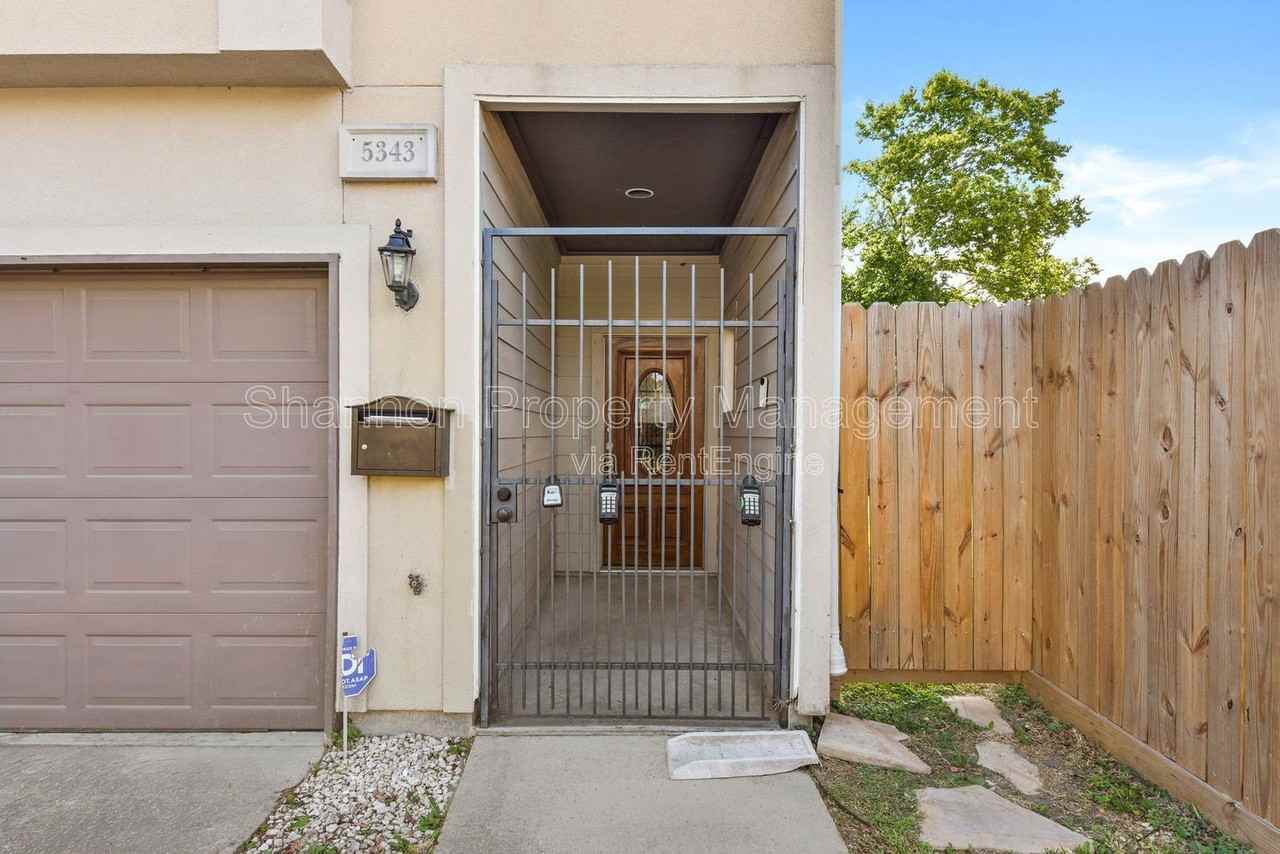 5343 Kiam St - Photo 2 of 37